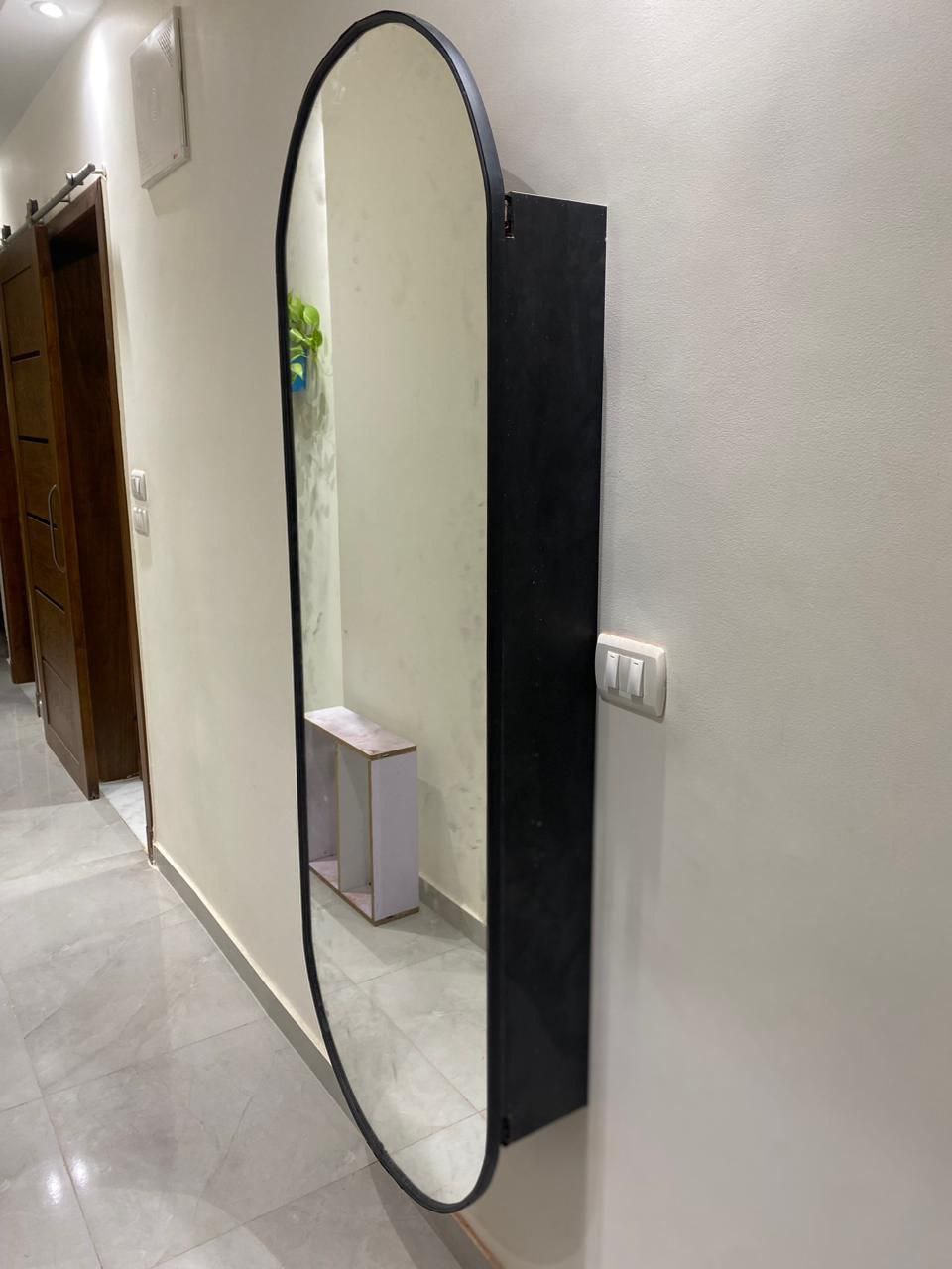 Ironing wall unit with mirror